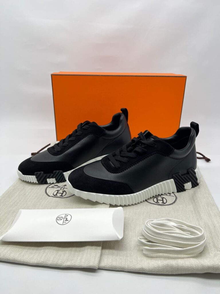 Bouncing Sneakers Black White