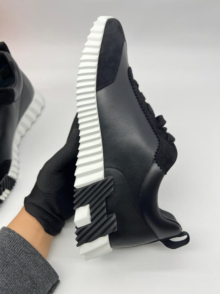 Bouncing Sneakers Black White