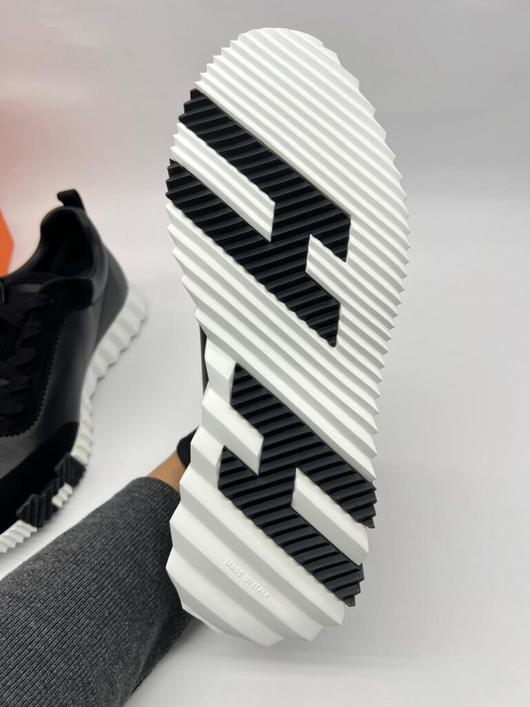 Bouncing Sneakers Black White