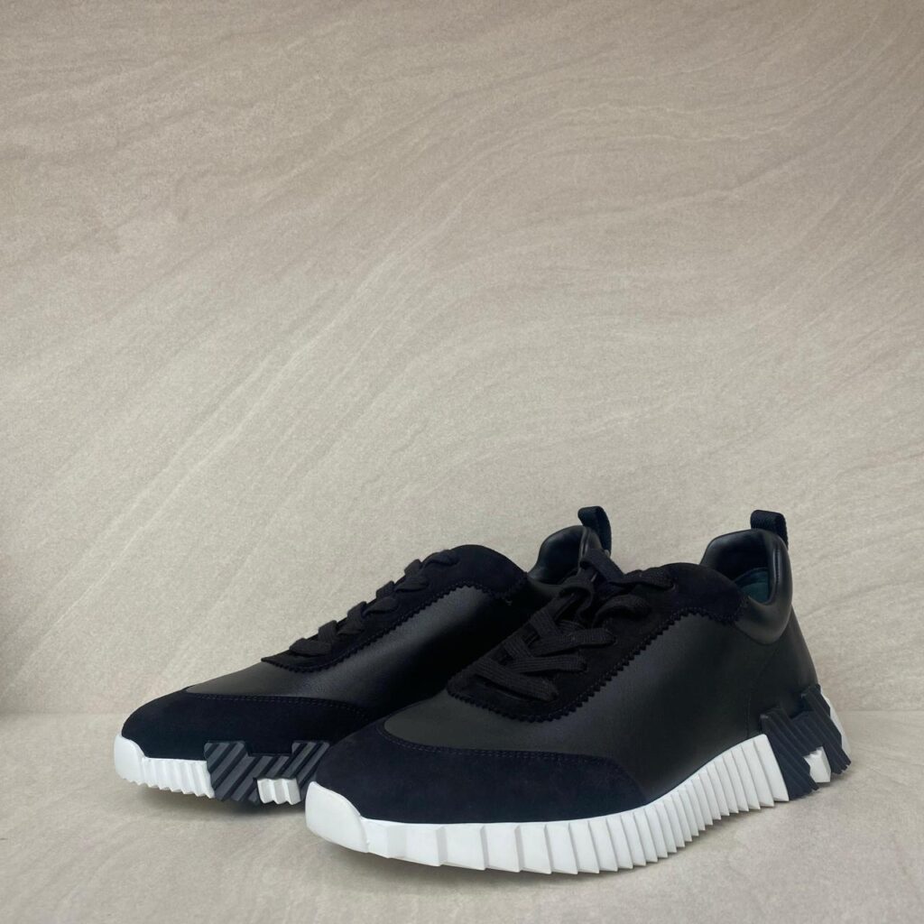 Bouncing Sneakers Black White