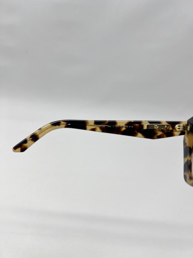 Signature Square Brown Black Gold