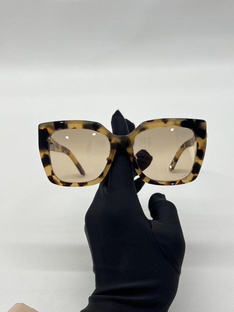 Signature Square Brown Black Gold