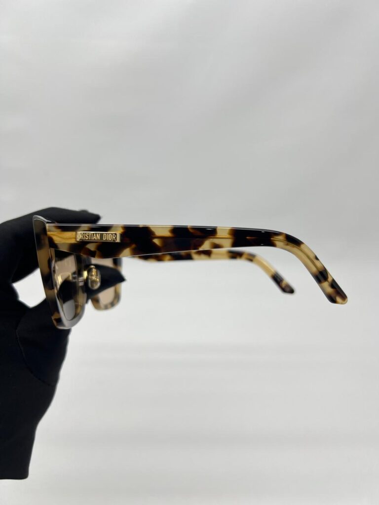 Signature Square Brown Black Gold