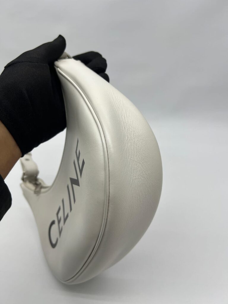 Ava Medium White Logo Black