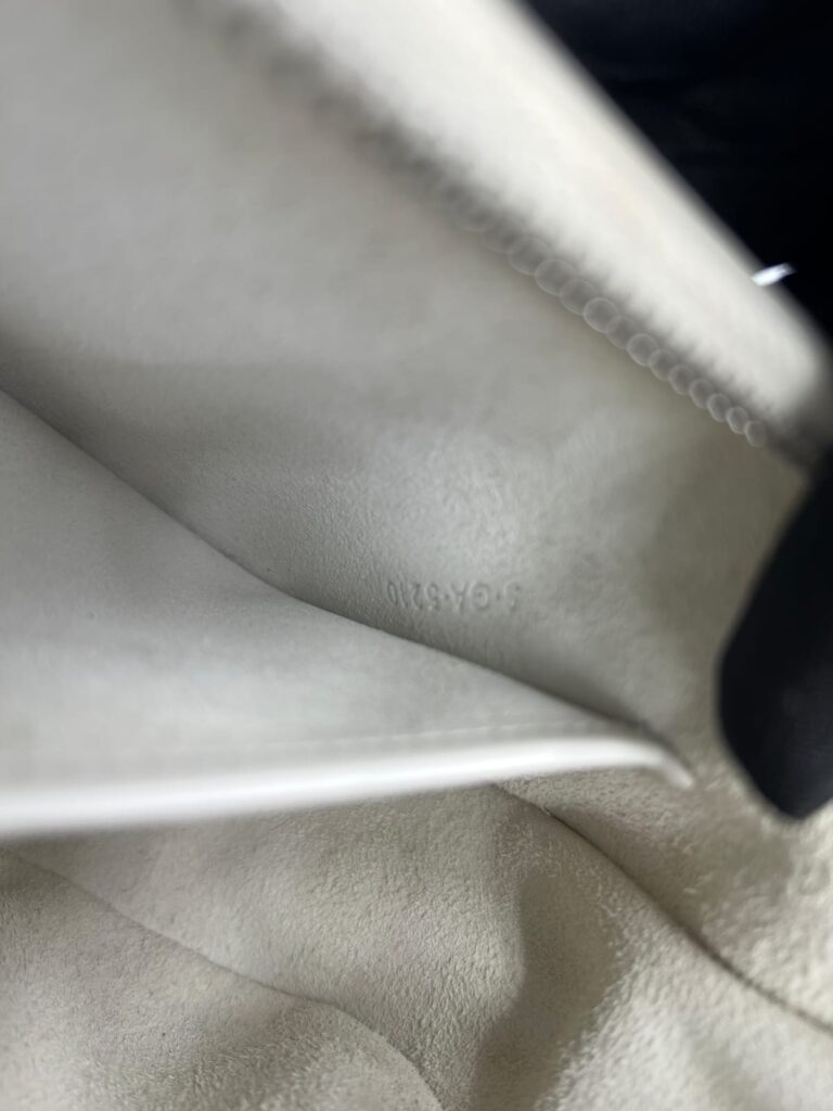 Ava Medium White Logo Black