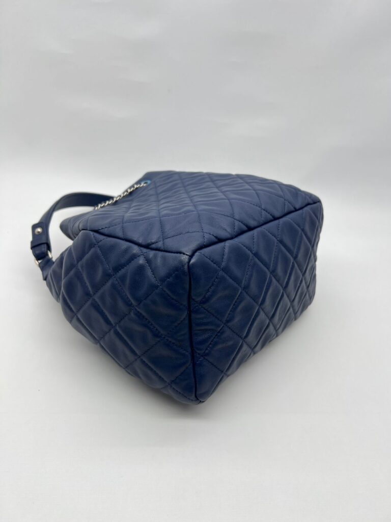 Chain Drawstring Bucket Quilted Blue SHW