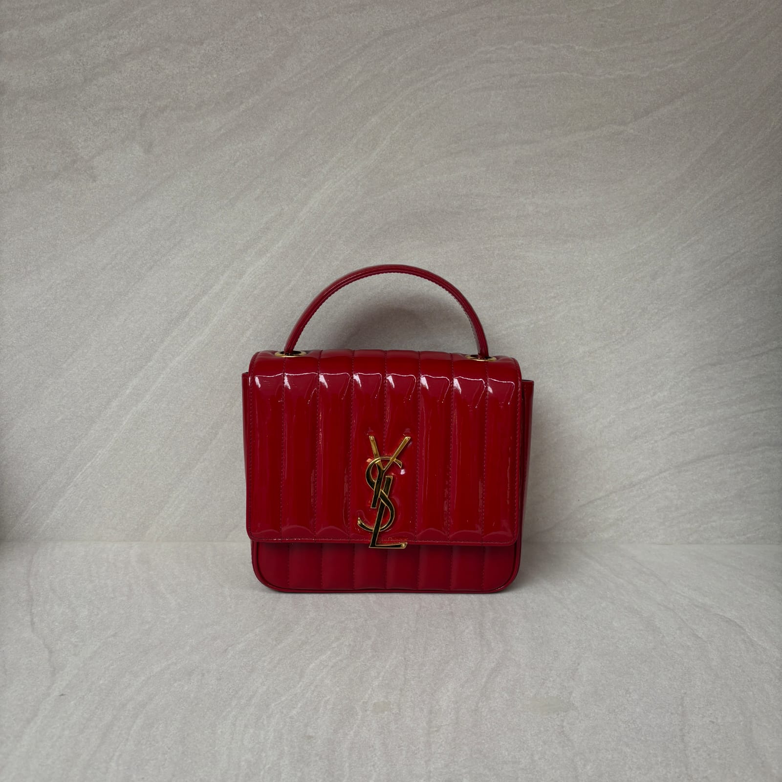 Vicky Vernis Red GHW