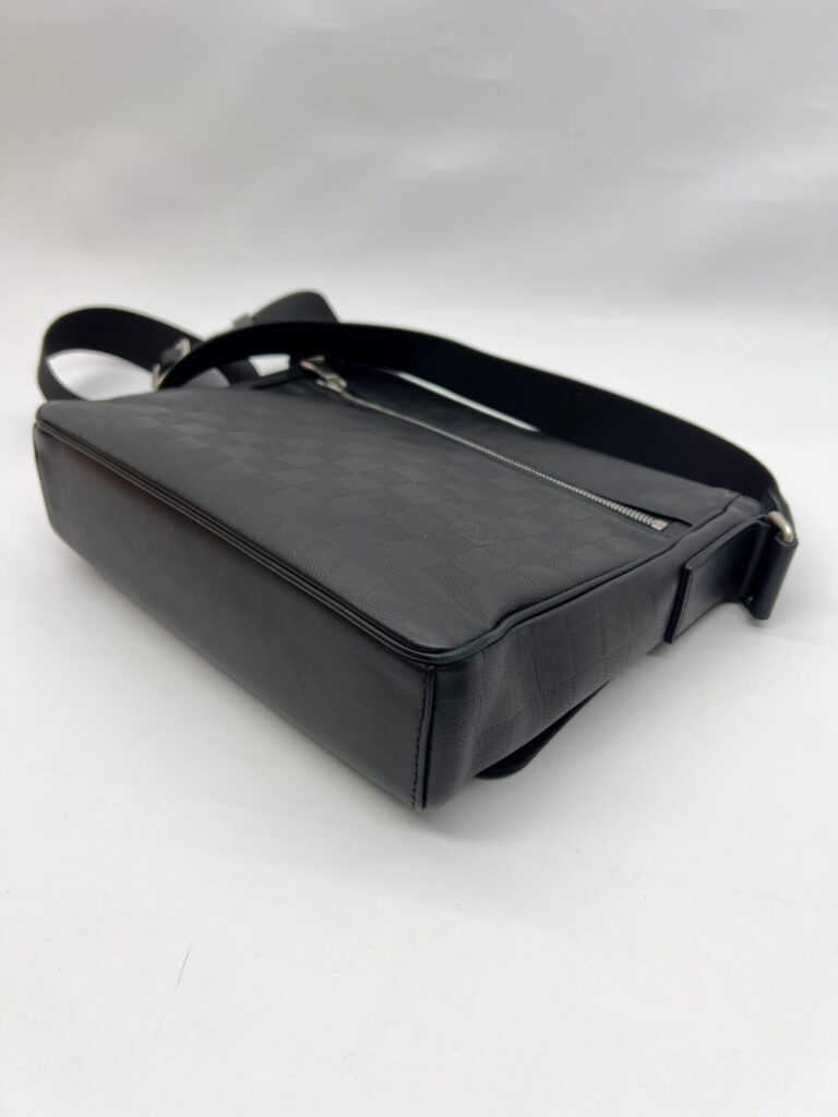 District Messenger PM Black Damier Infini