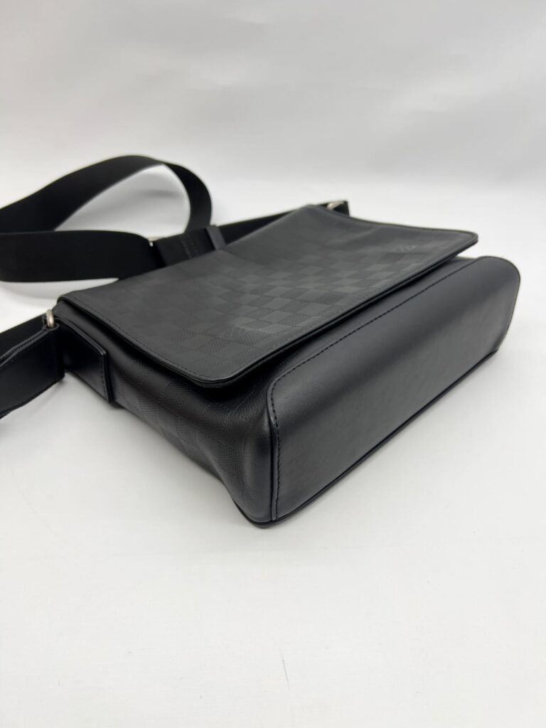 District Messenger PM Black Damier Infini