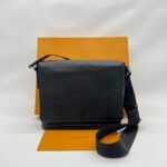 District Messenger PM Black Damier Infini