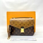 Metis Monogram Reverse