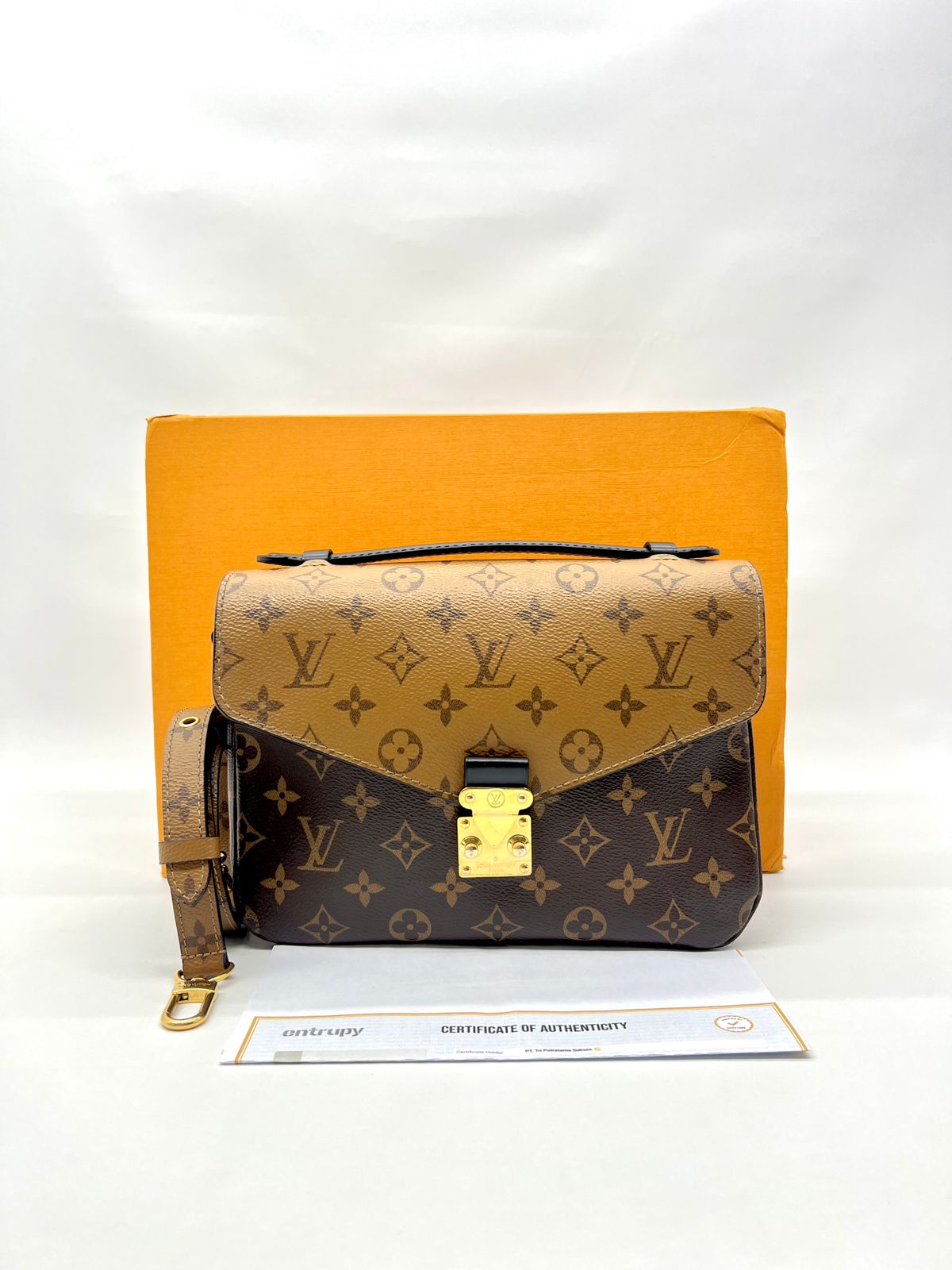 Metis Monogram Reverse