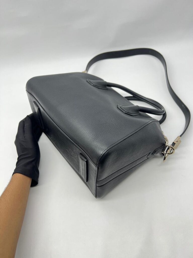 Small Antigona Grained Black Shw