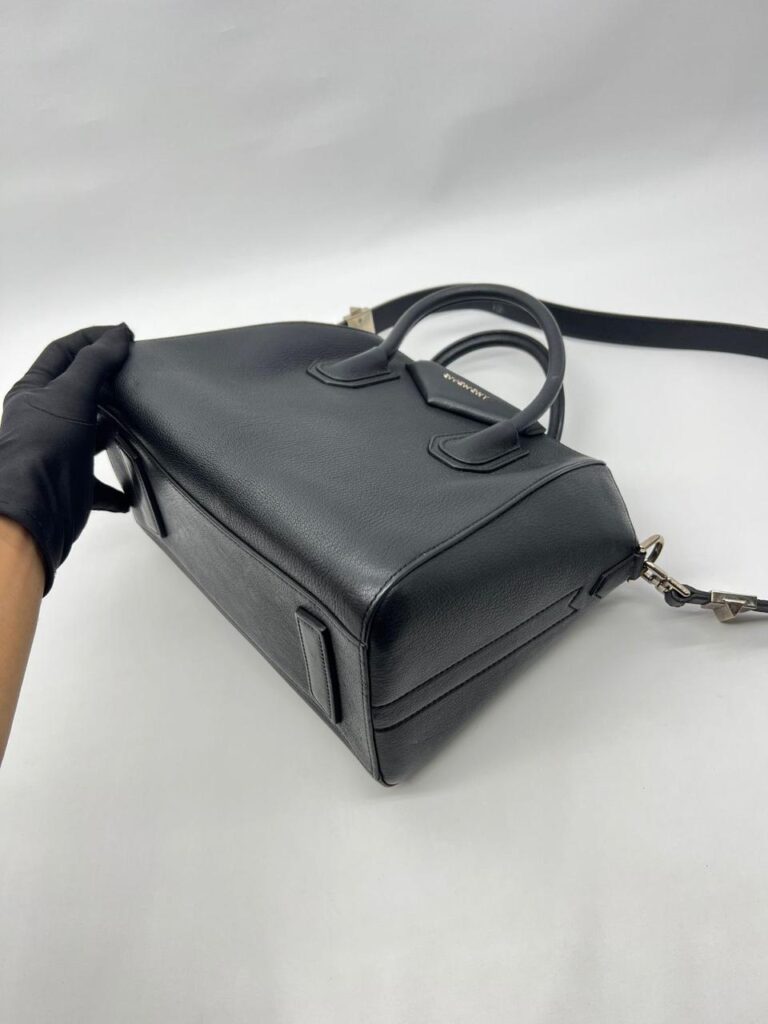 Small Antigona Grained Black Shw