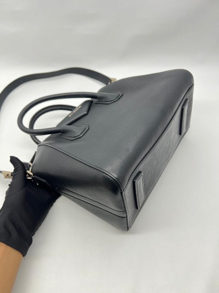 Small Antigona Grained Black Shw