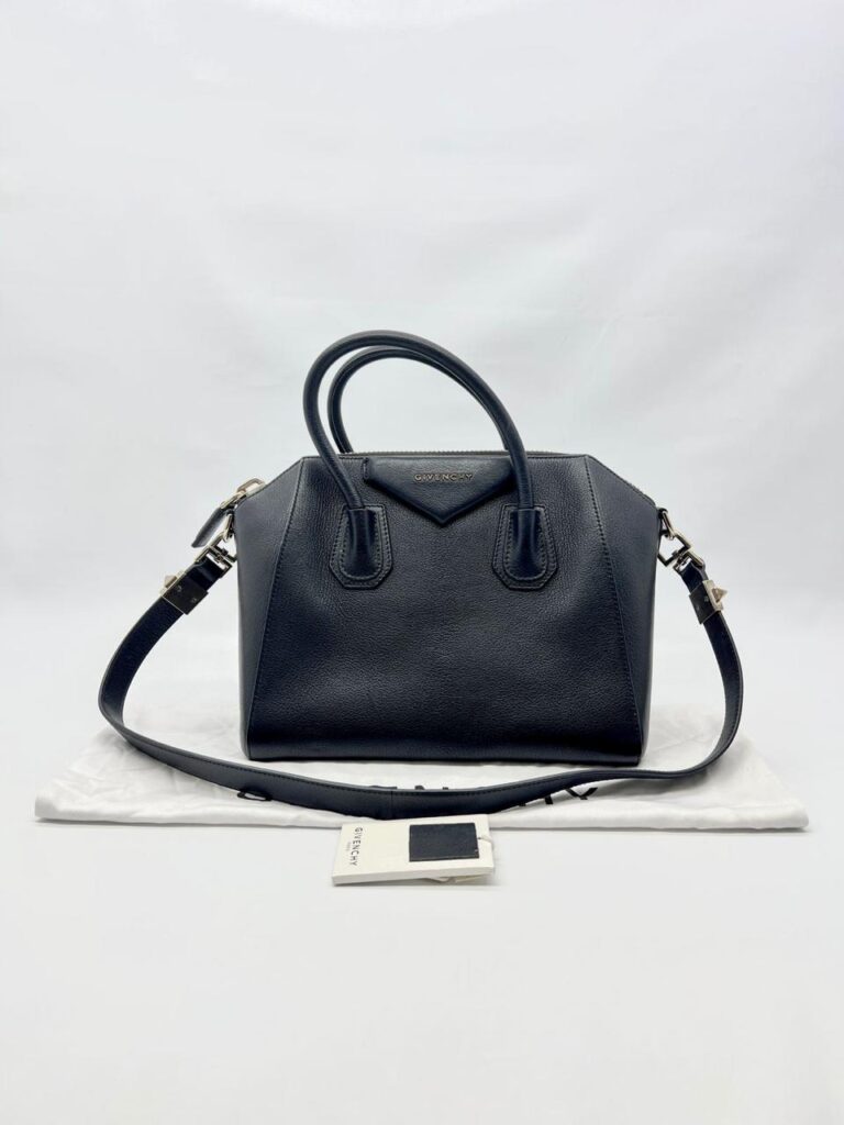 Small Antigona Grained Black Shw