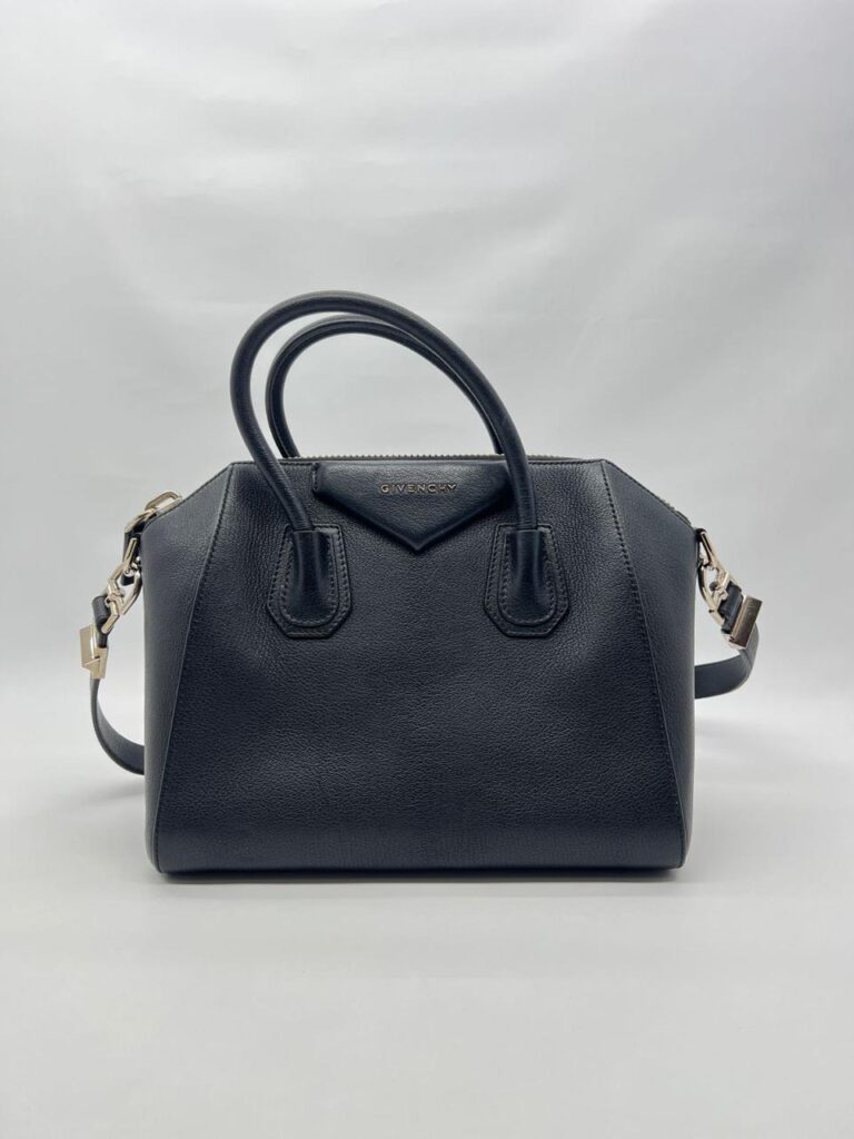 Small Antigona Grained Black Shw