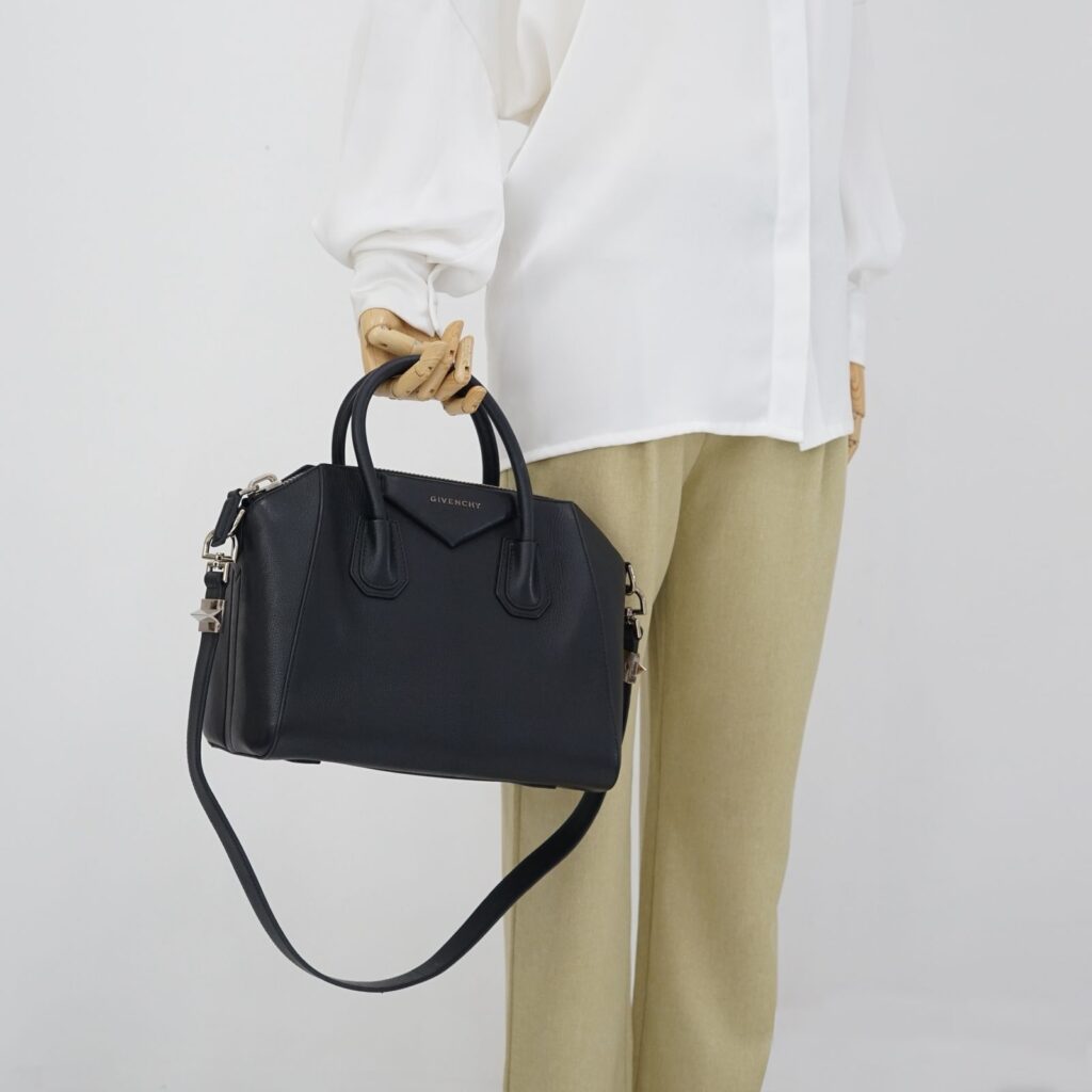 Small Antigona Grained Black Shw