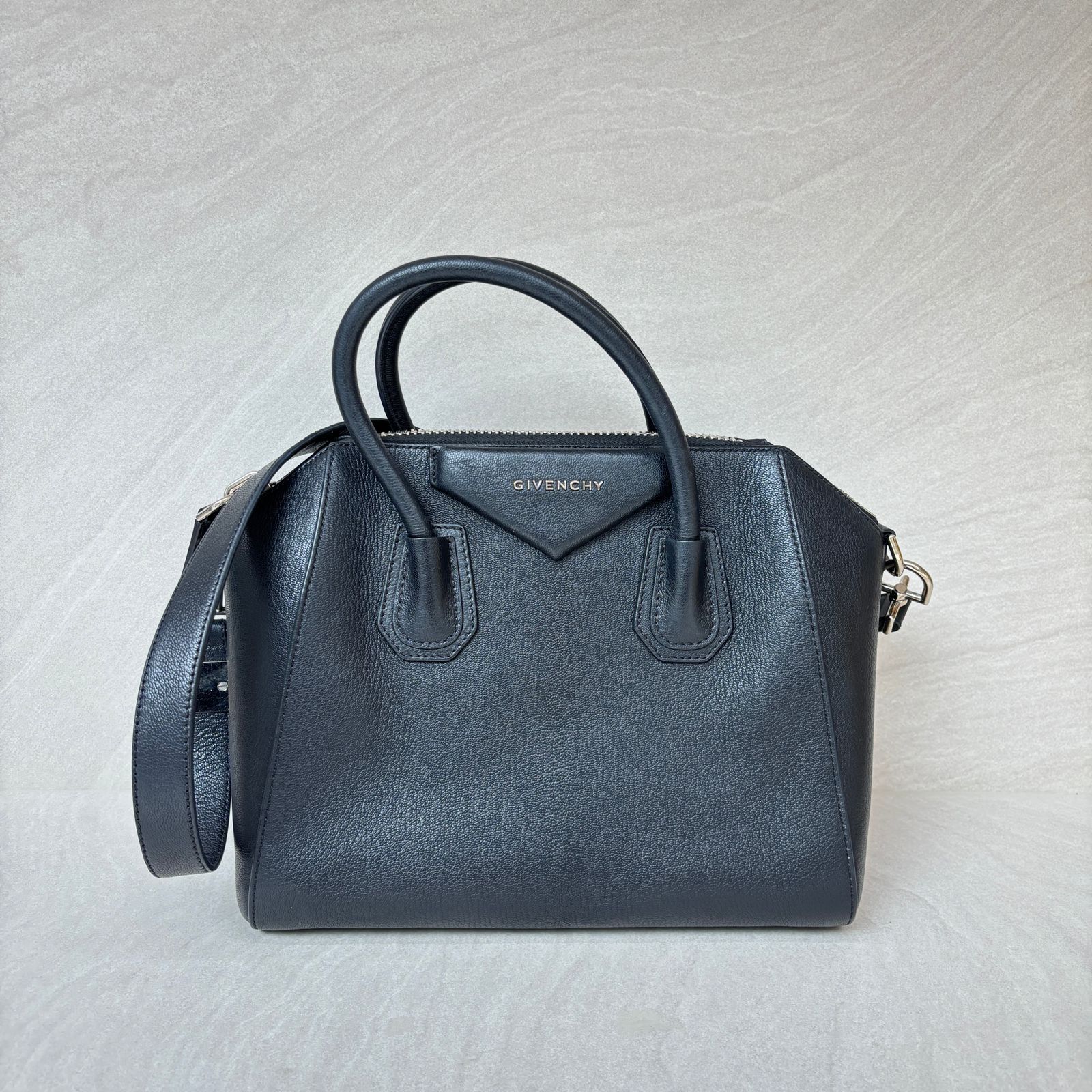 Small Antigona Grained Black Shw