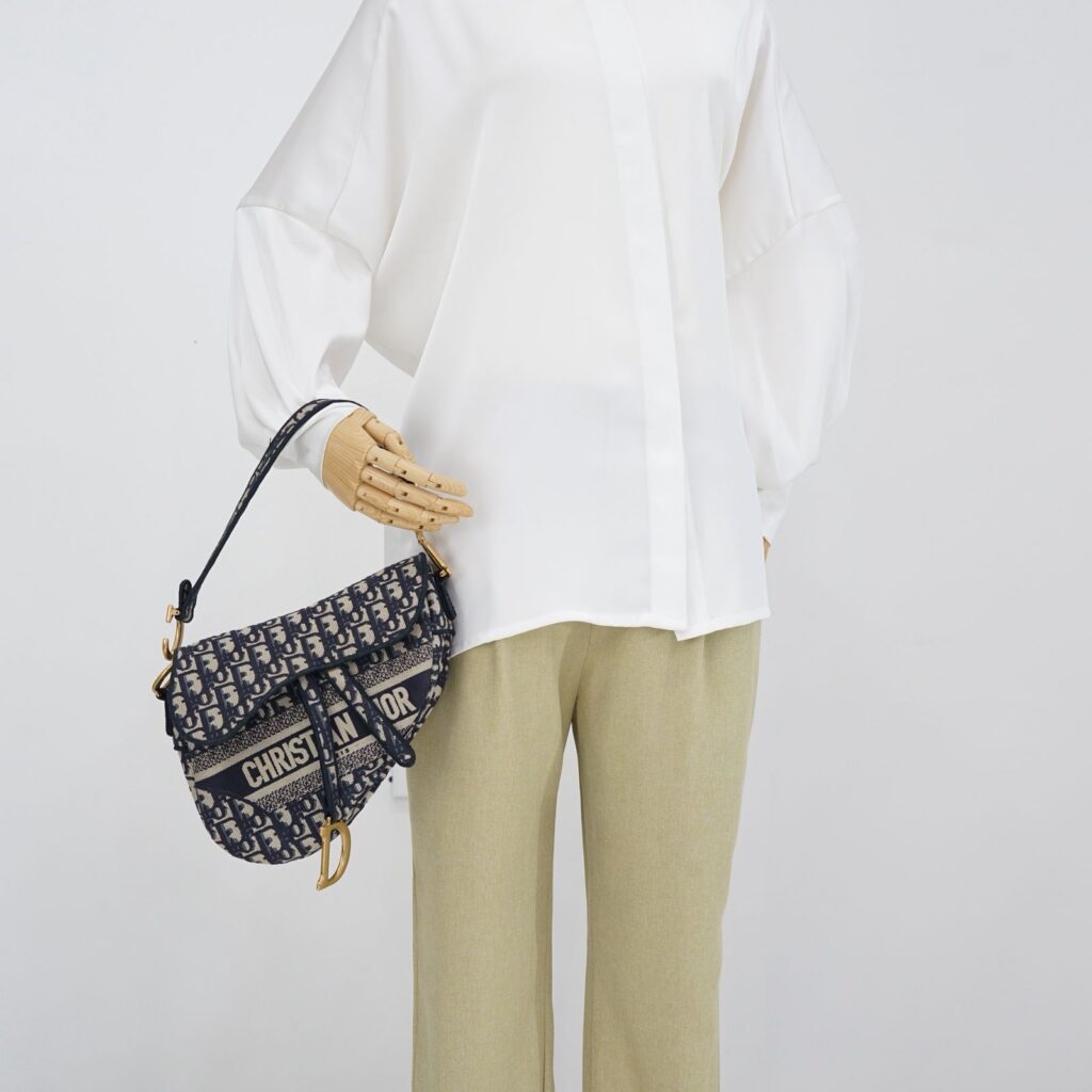 Saddle Medium Canvas Blue Oblique