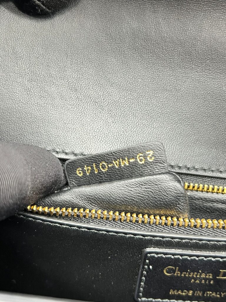 30 Montaigne Smooth Black GHW