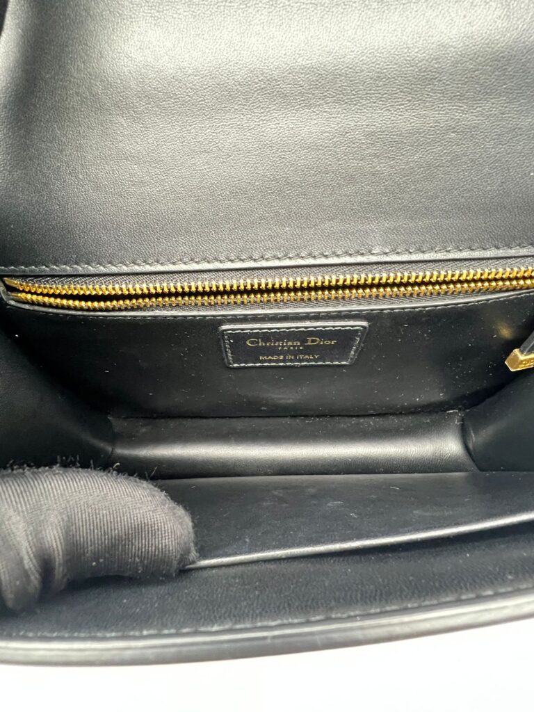 30 Montaigne Smooth Black GHW