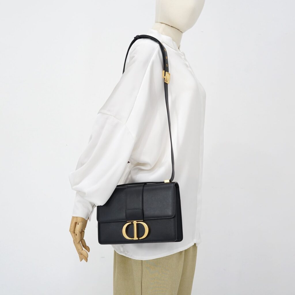 30 Montaigne Smooth Black GHW