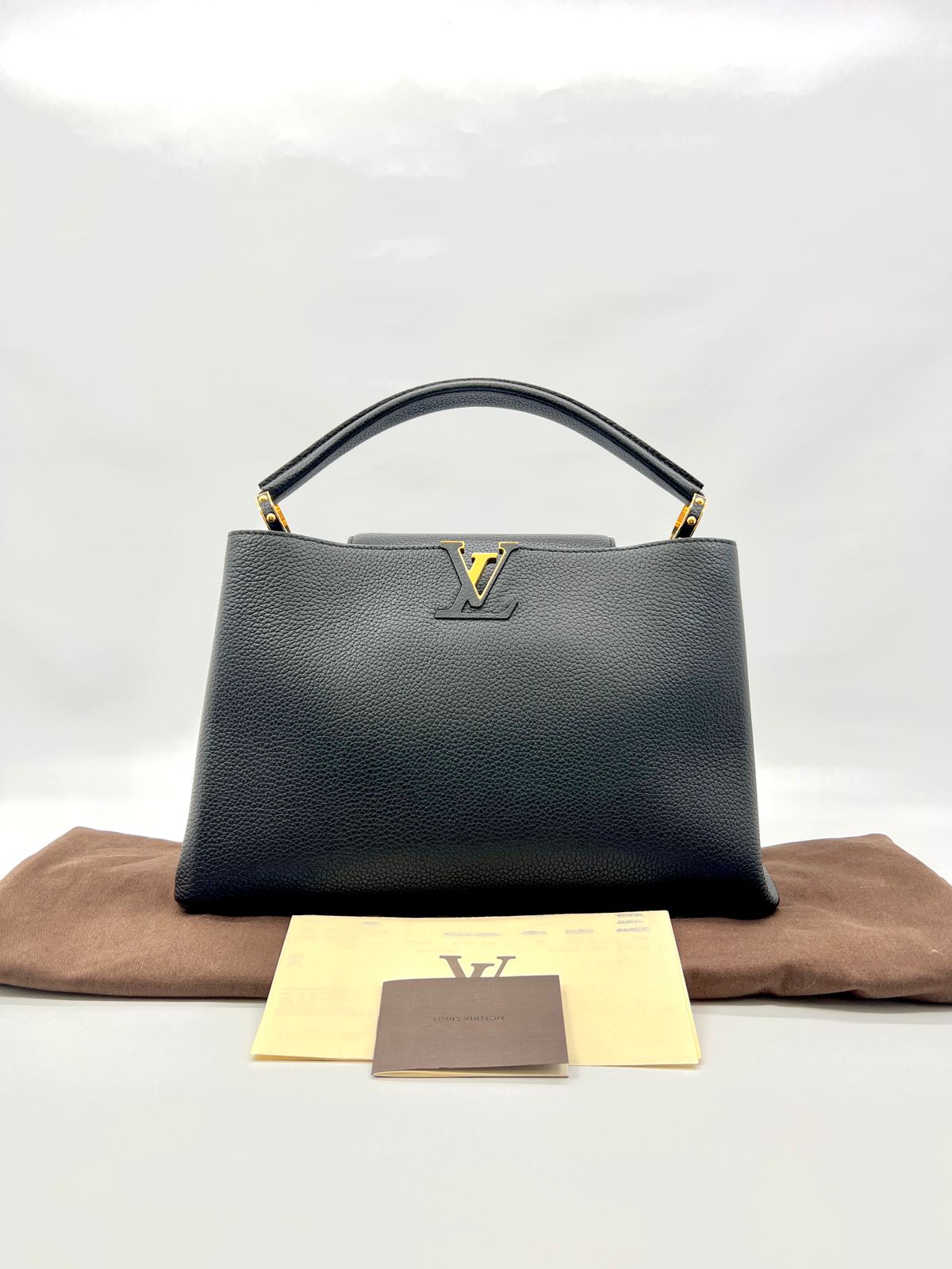 Capucines MM Taurillon Black