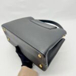 Capucines MM Taurillon Black