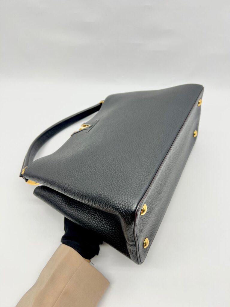 Capucines MM Taurillon Black