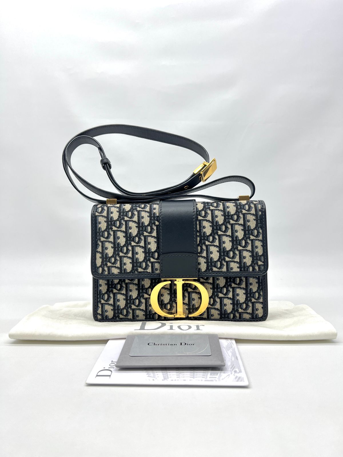 30 Montaigne Blue Oblique