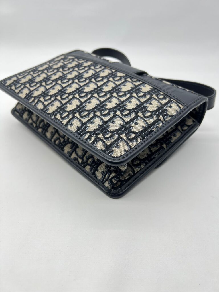 30 Montaigne Blue Oblique