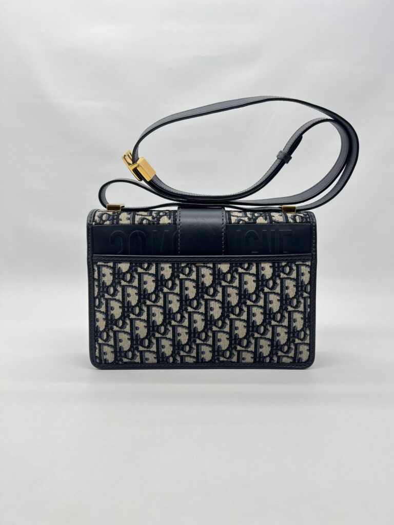 30 Montaigne Blue Oblique