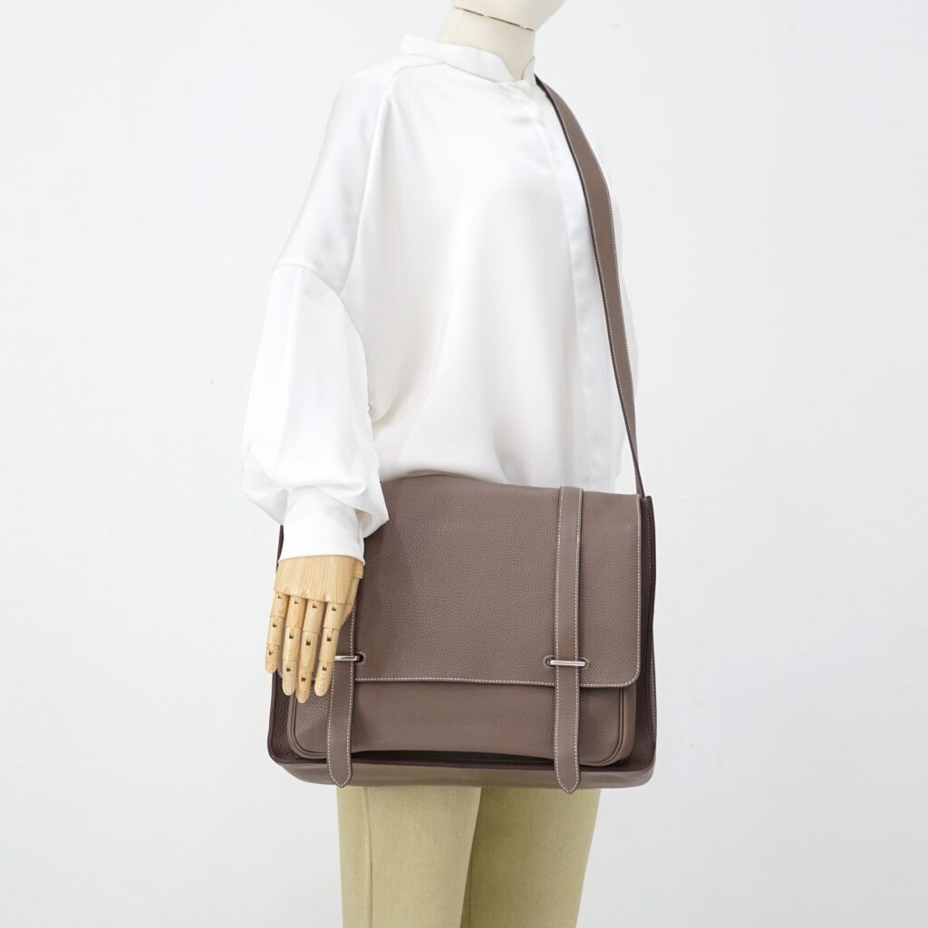 Steve Caporal Messenger Clemence Etoupe