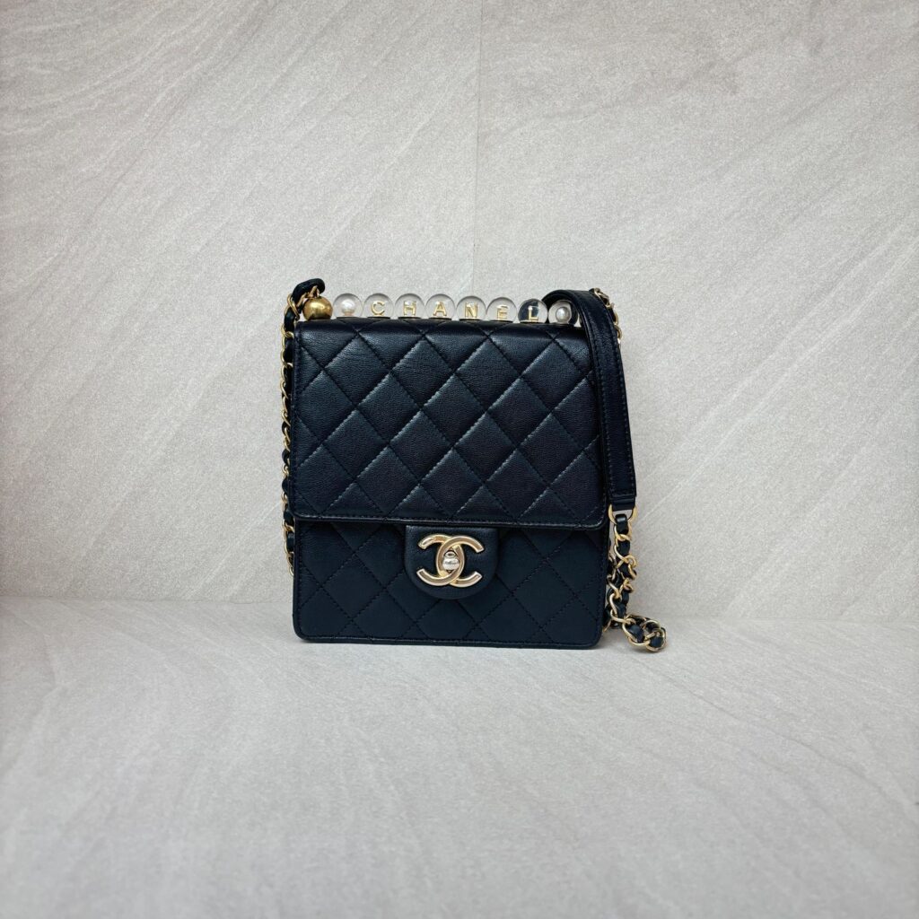 Chanel Chic Pearls Flap Black GHW