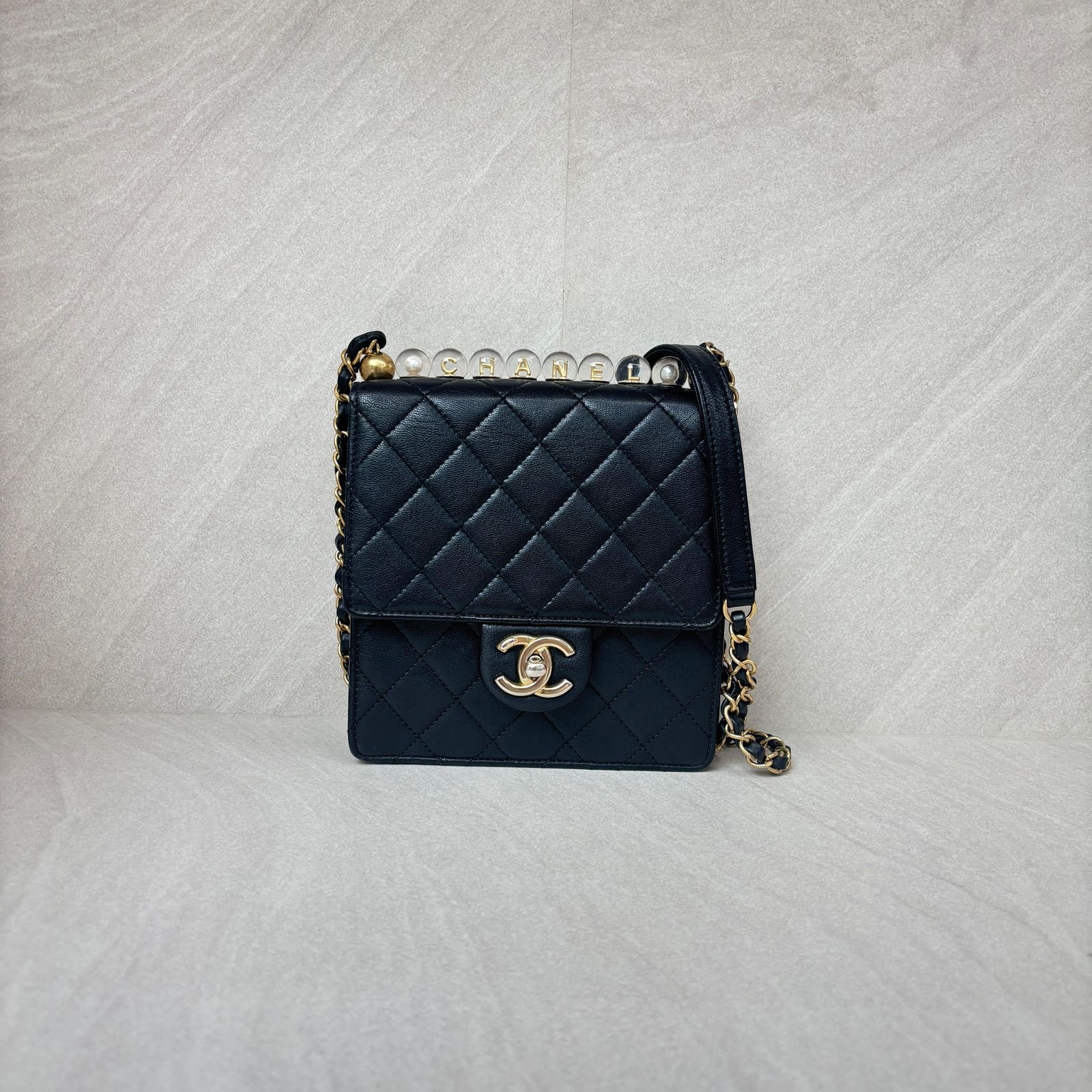 Chanel Chic Pearls Flap Black GHW