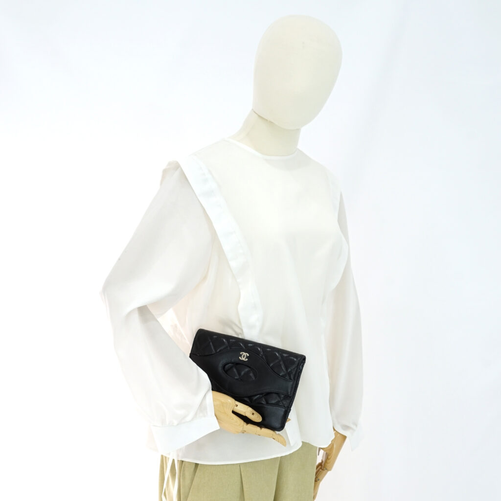 Chanel Clutch Shiny Black LGHW