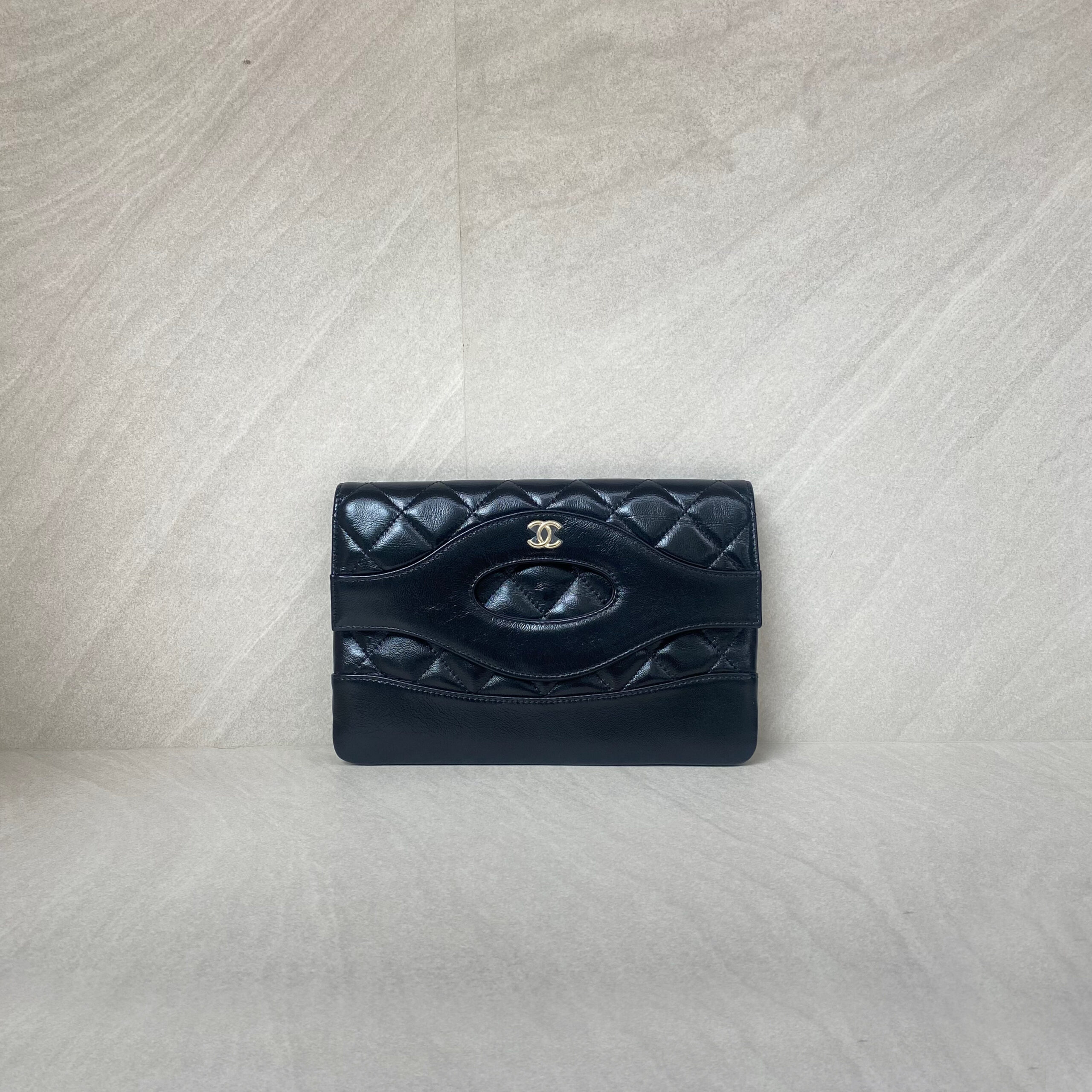 Chanel Clutch Shiny Black LGHW