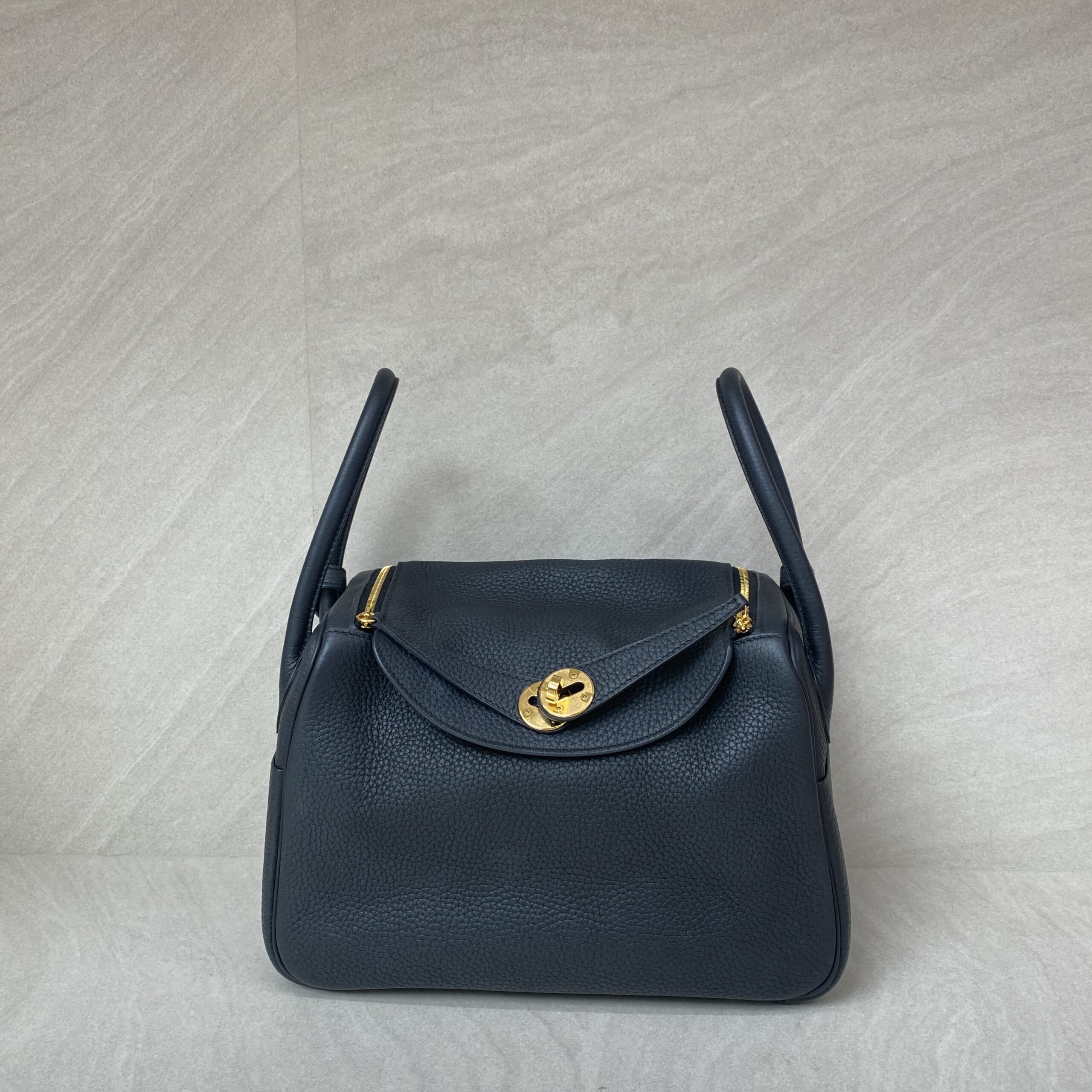 Hermes Lindy 26 Taurillon Clemence Noir GHW