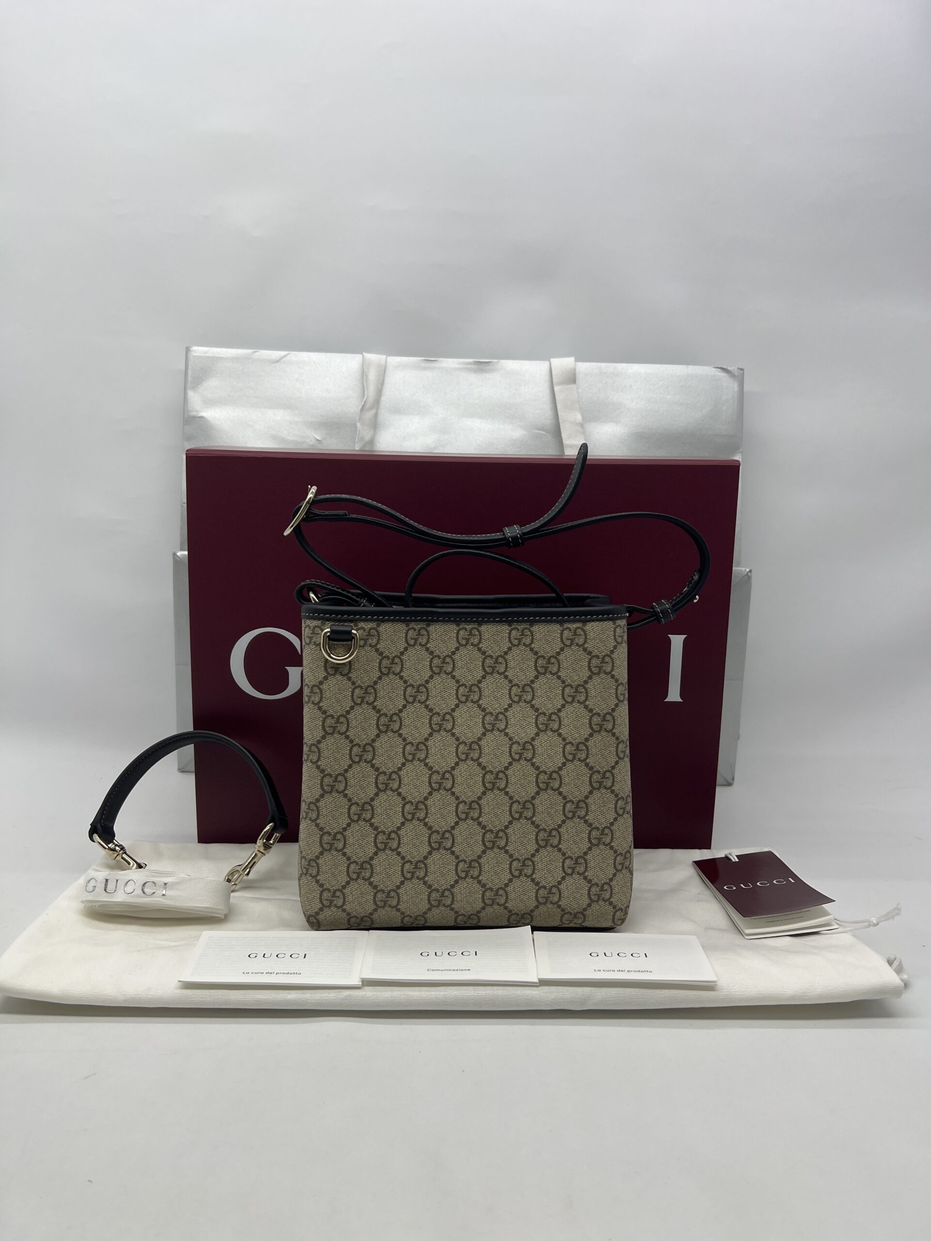 Gucci GG Emblem Small Bucket GG Supreme Black LGHW