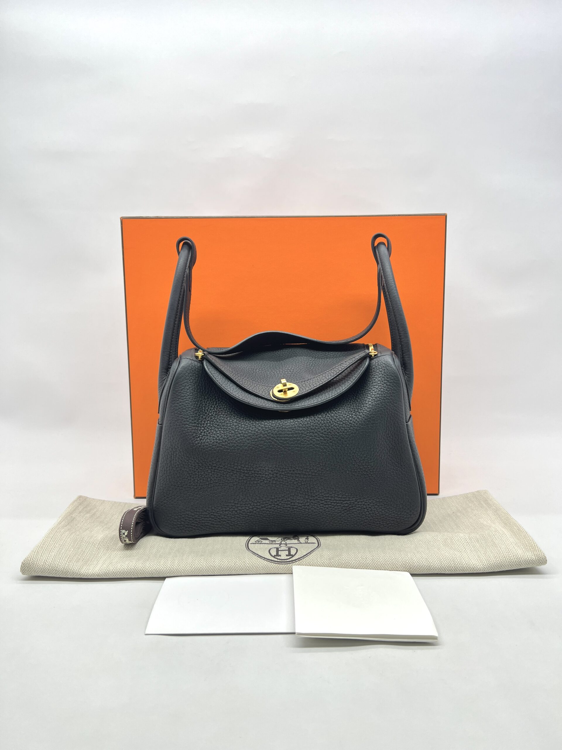 Hermes Lindy 26 Taurillon Clemence Noir GHW