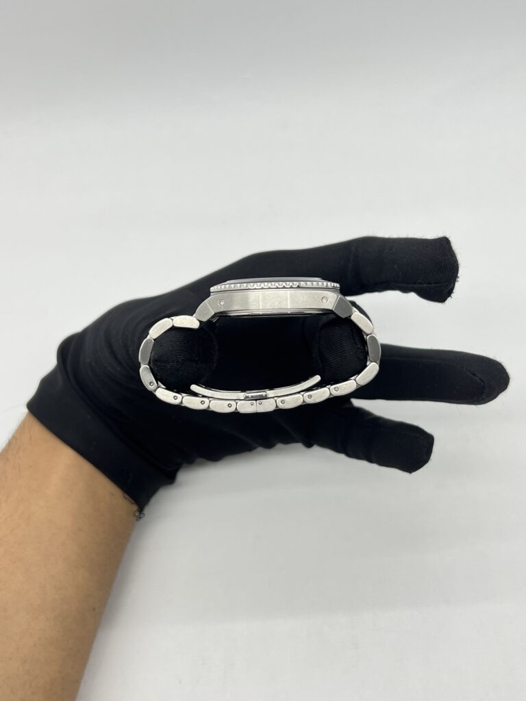 Gucci Dive Watch 136.3 Black Silver