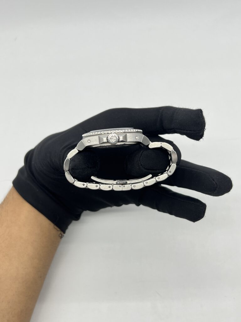 Gucci Dive Watch 136.3 Black Silver