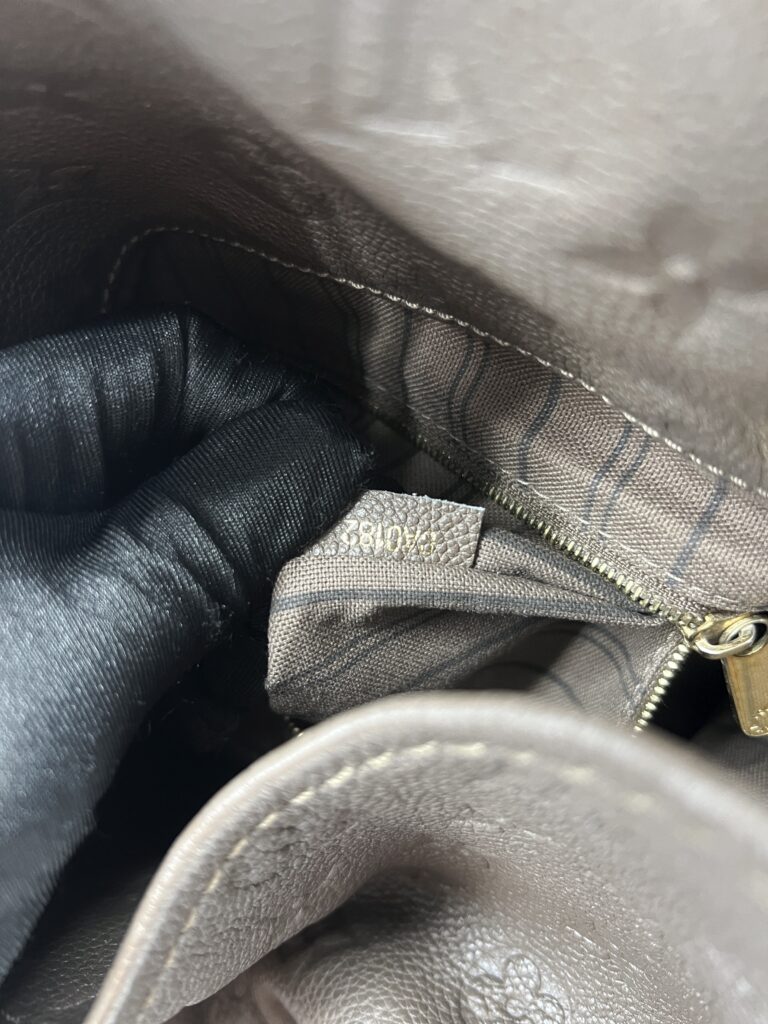 Louis Vuitton Artsy GM Monogram GHW