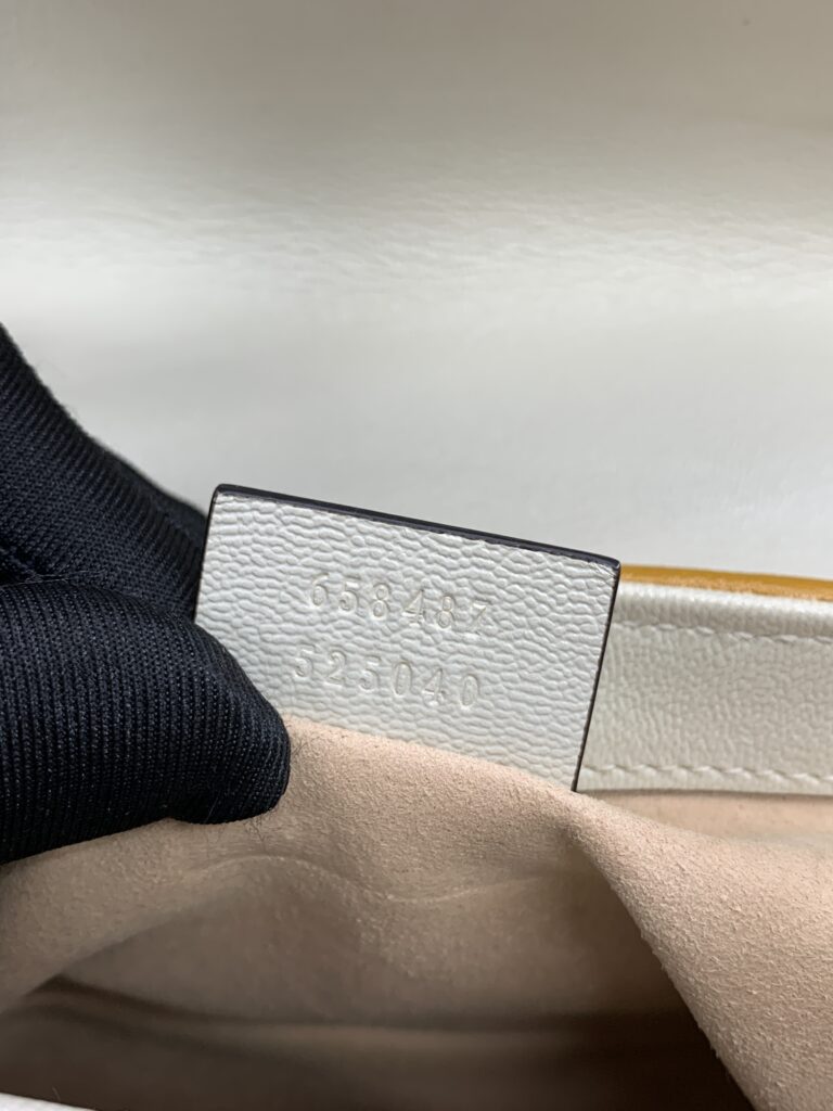 Gucci Padlock Slingbag GG Supreme Ivory Saffran GHW
