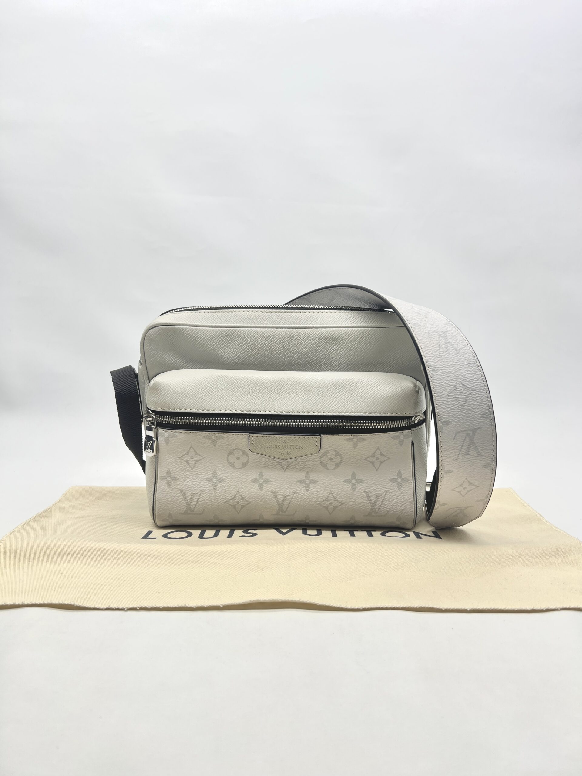 Louis Vuitton Outdoor Messenger Monogram Antartica White Taiga