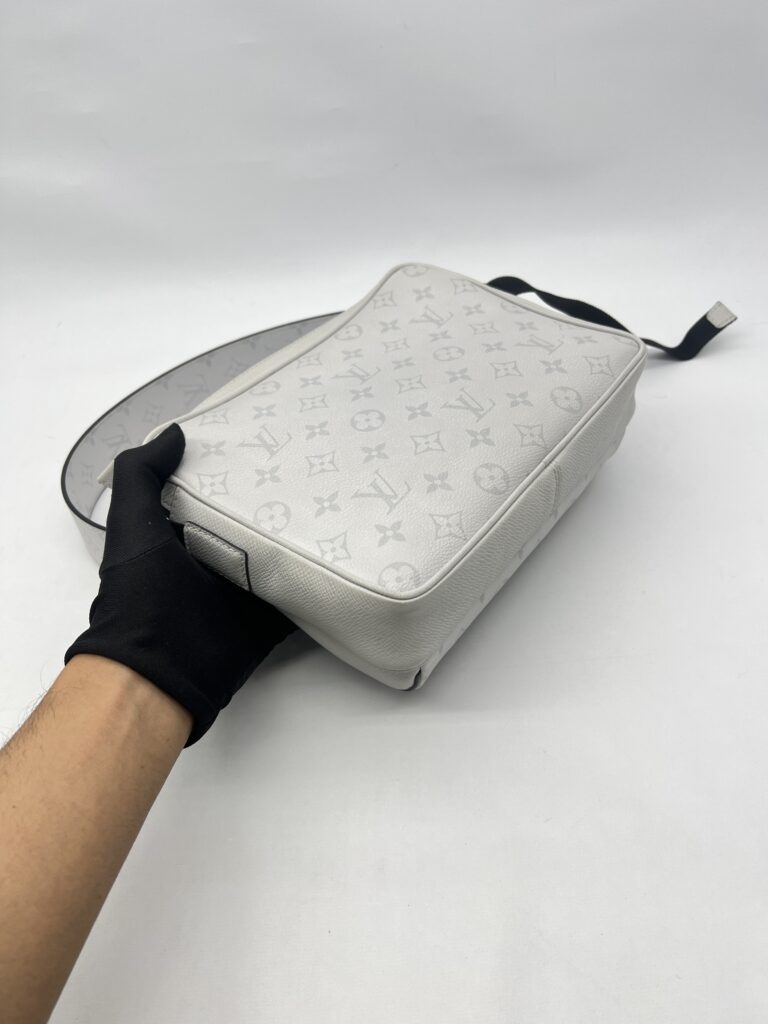 Louis Vuitton Outdoor Messenger Monogram Antartica White Taiga
