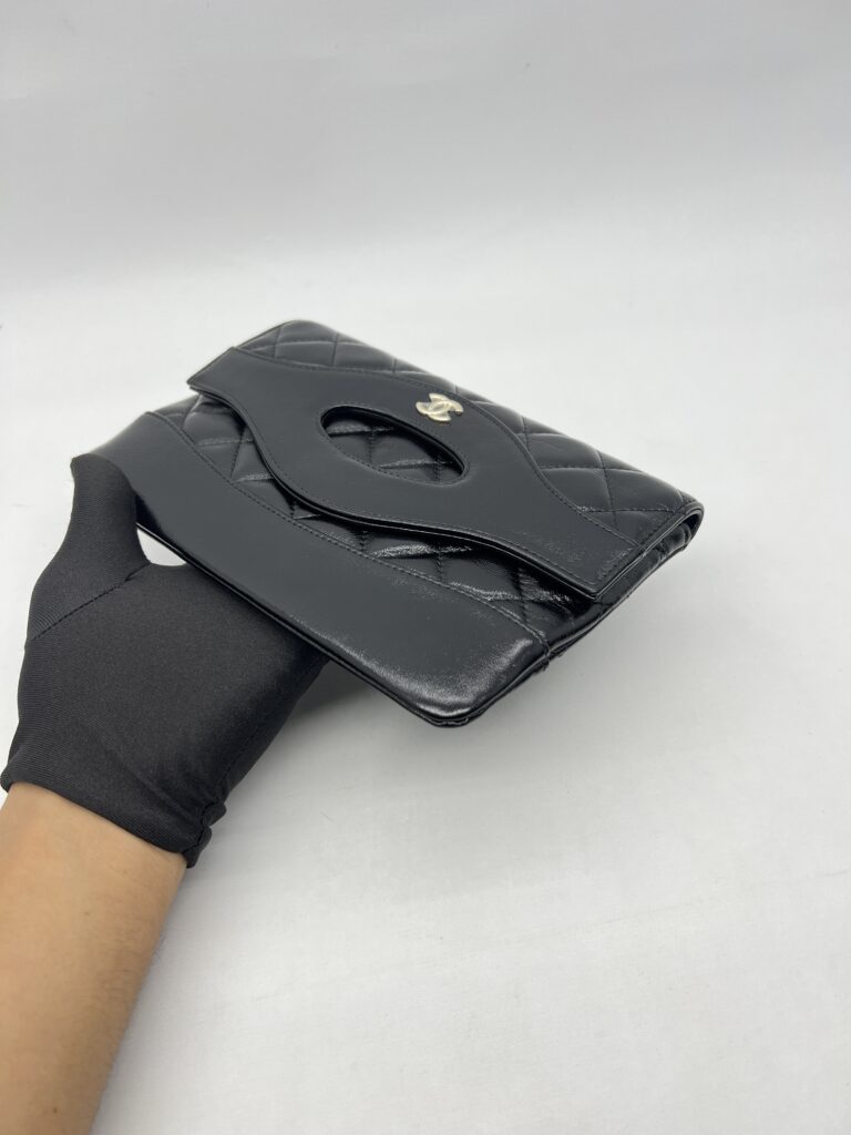 Chanel Clutch Shiny Black LGHW