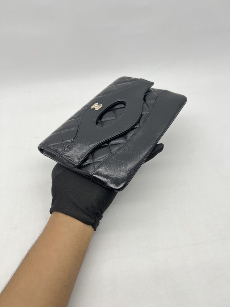 Chanel Clutch Shiny Black LGHW