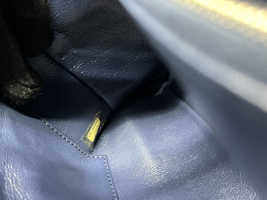 Chanel Coco Handle Medium Caviar Navy GHW